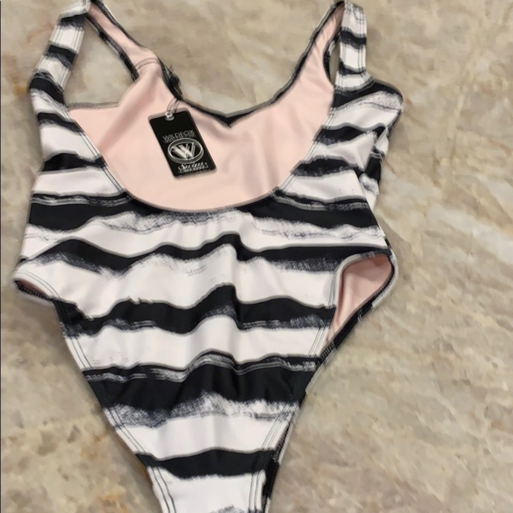 NWOT WILDFOX Striped One Piece Swimsuit.‎ - Picture 5 of 5